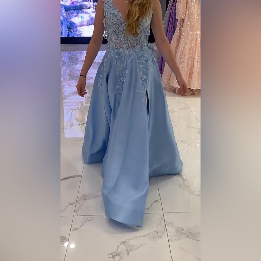 CINDERELLA PROM DRESS - Picture 5 of 8